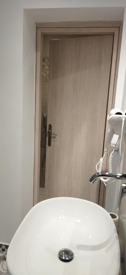 אימרוביגלי Fira Veronica Rooms מראה חיצוני תמונה
